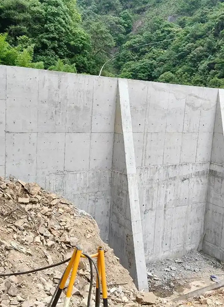 济宁泗水县重力式挡土墙